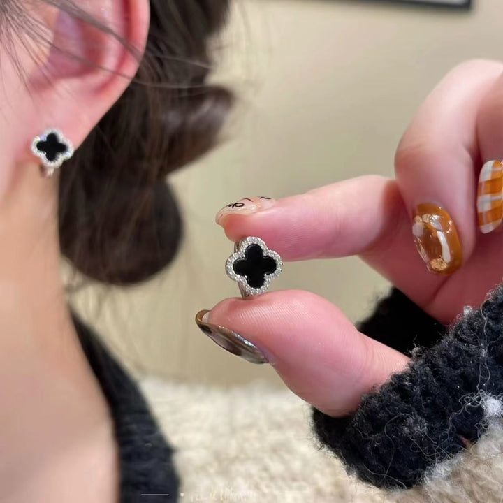 Black Four-Leaf Clover Stud Earrings for Women – detail view 2